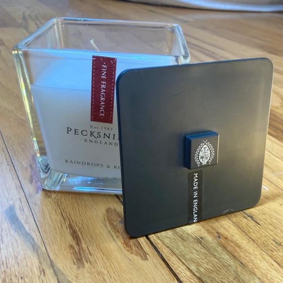 Pecksniff's Candle Made in England Fine Fragrance Raindrops & Roses - Picture 1 of 6